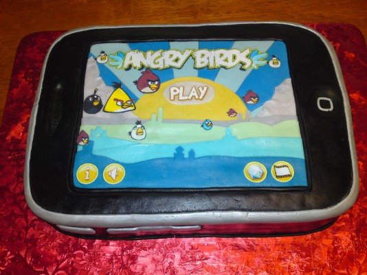 Angry birds on phonce cake